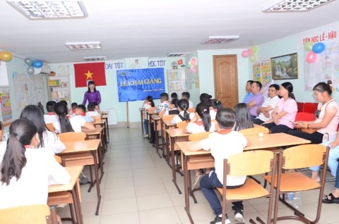 Phóng sự ảnh: Khai giảng lớp tiếng Việt tại Làng Sen
