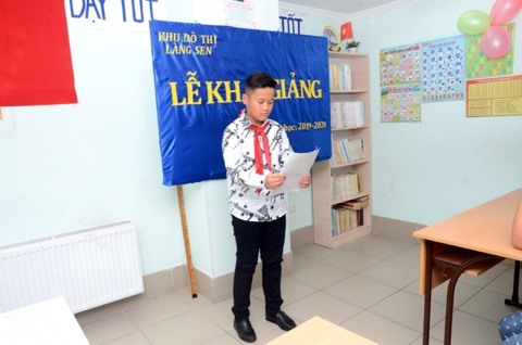 Phóng sự ảnh: Khai giảng lớp tiếng Việt tại Làng Sen