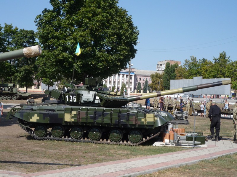 [ẢNH] Ukraine biểu dương lực lượng tăng thiết giáp hùng hậu răn đe ly khai miền Đông