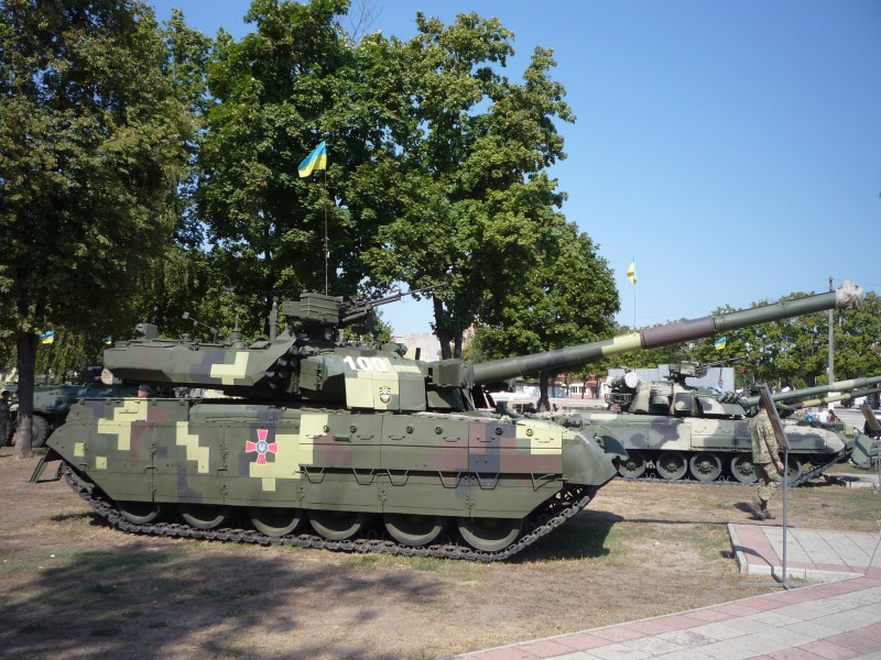 [ẢNH] Ukraine biểu dương lực lượng tăng thiết giáp hùng hậu răn đe ly khai miền Đông