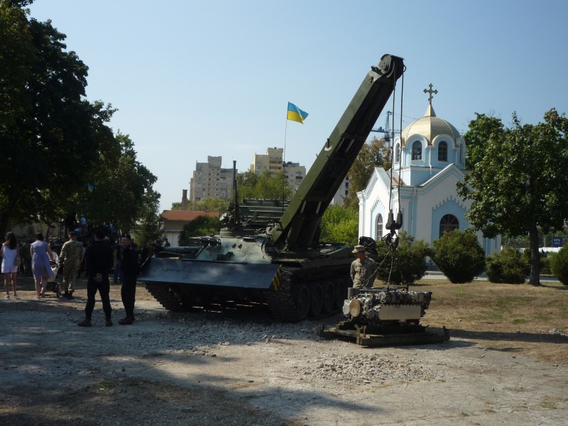 [ẢNH] Ukraine biểu dương lực lượng tăng thiết giáp hùng hậu răn đe ly khai miền Đông