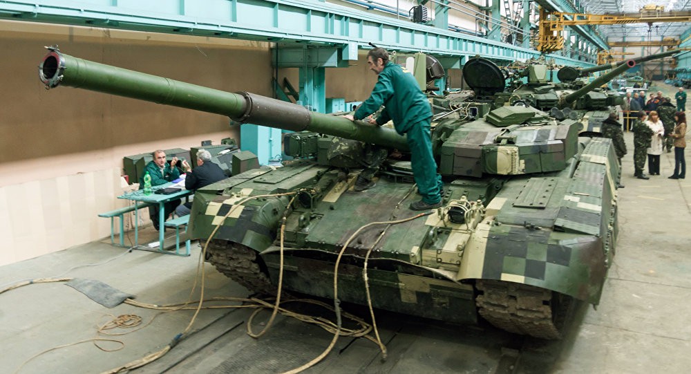 [ẢNH] Ukraine biểu dương lực lượng tăng thiết giáp hùng hậu răn đe ly khai miền Đông