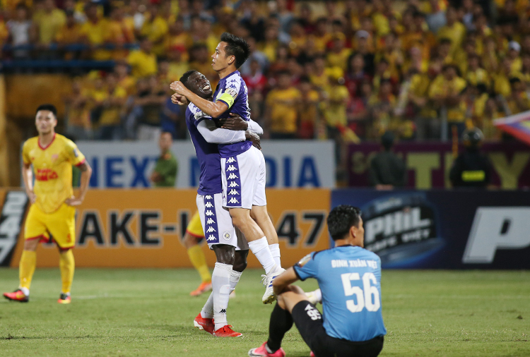 Hà Nội đè bẹp Nam Định ở V-League