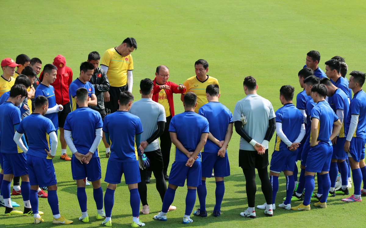 VFF tiếp tục dời lịch V.League, ĐT Việt Nam có sự chuẩn bị tốt nhất cho trận gặp Malaysia