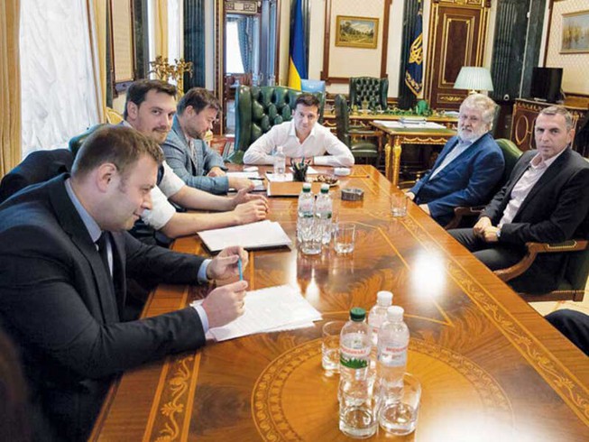 Tổng thống Ukraine trước nghi vấn dính líu tài phiệt