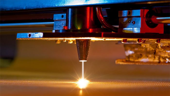 Bằng tia laser siêu nhanh, thuỷ tinh đã có thể hàn dính vào nhôm, thép hay titanium!