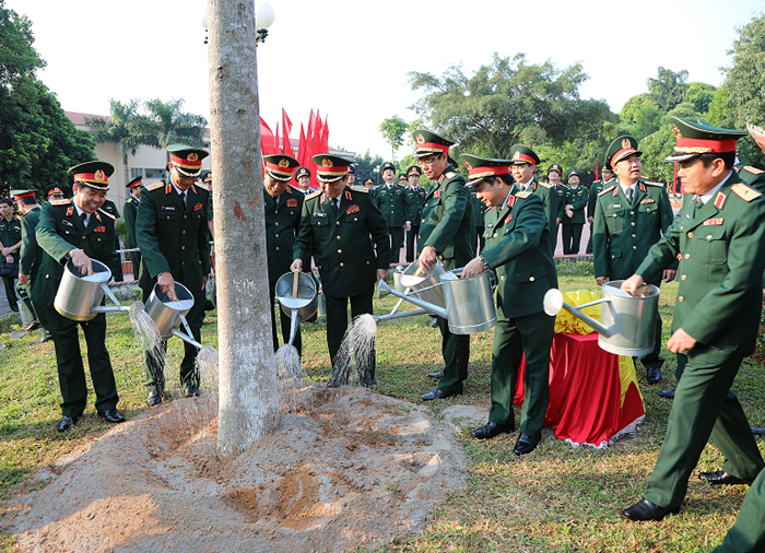 Đại tướng Ngô Xuân Lịch chủ trì lễ bàn giao chức Tư lệnh Quân khu 2