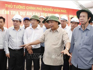 Thủ tướng yêu cầu ngân hàng không gây khó khăn, làm “lụt” dự án trọng điểm!