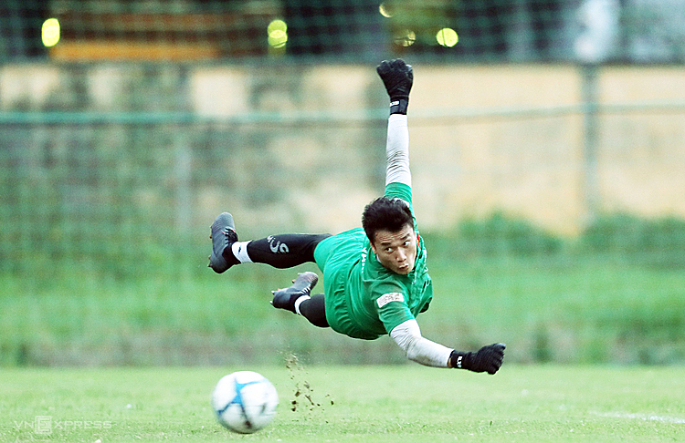 Bùi Tiến Dũng: ‘U22 UAE không có gì vượt trội’