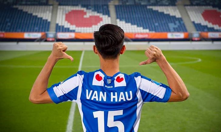 Văn Hậu có pha kiến tạo đầu tiên trong màu áo Heerenveen