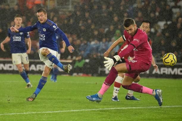 'Nghiền nát' Southampton 9-0, Leicester áp sát Liverpool