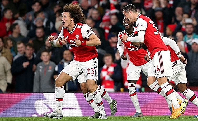 Arsenal phải chia điểm dù dẫn hai bàn