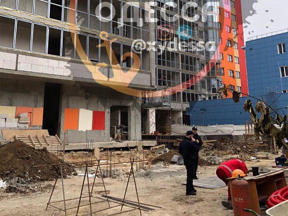 Odessa: thanh niên nhảy lầu tự tử: "Hãy thiêu xác, tro đổ xuống biển"