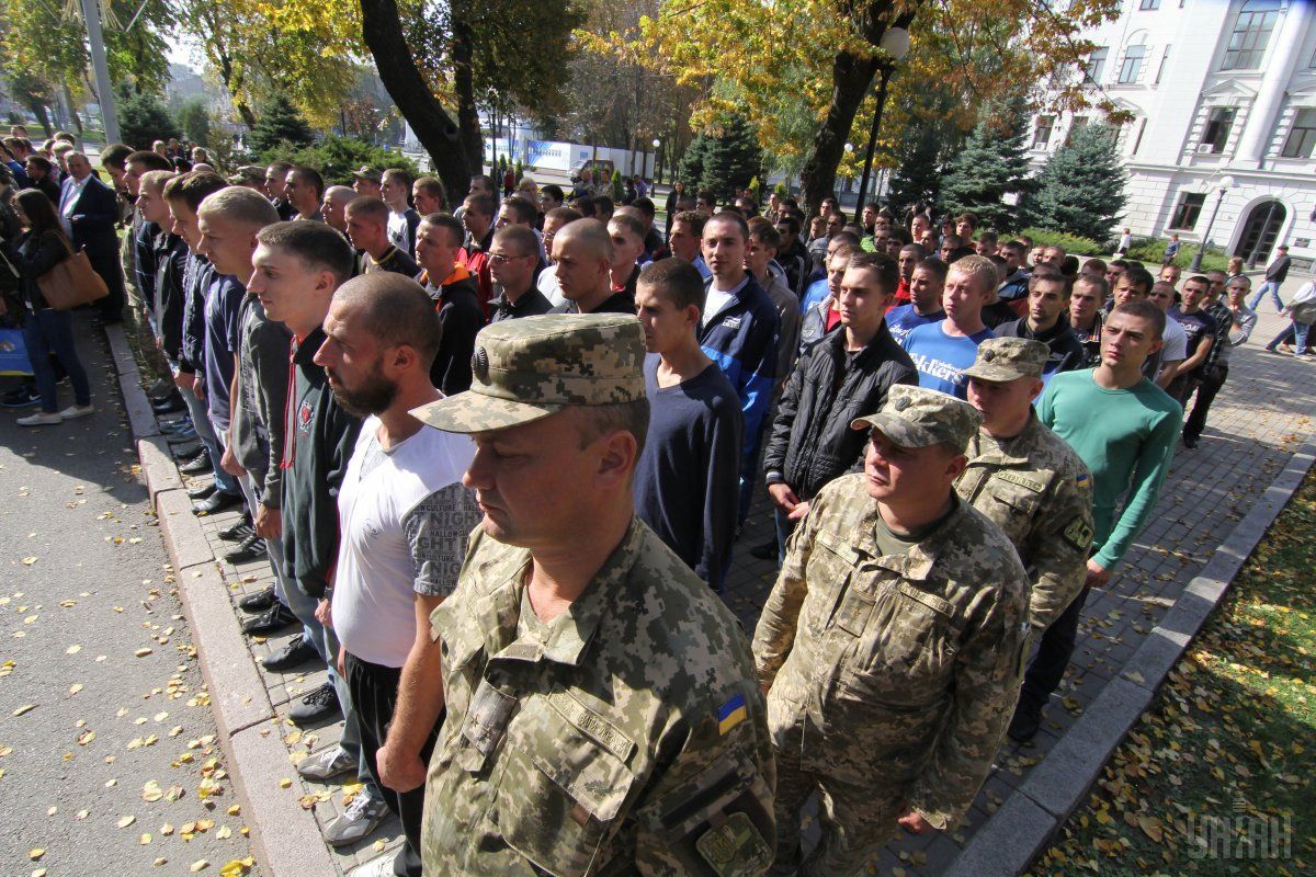 Bộ trưởng quốc phòng Ukraine Zagorodnhuk: Ukraine đi theo hướng huỷ bỏ lệnh gọi nhập ngũ bắt buộc