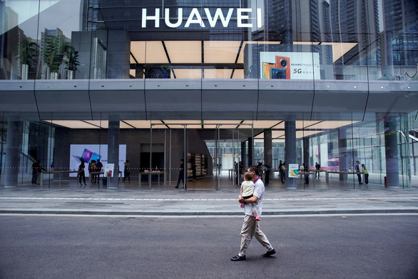 Huawei vượt qua 'sóng thần' cấm vận của Mỹ như thế nào?