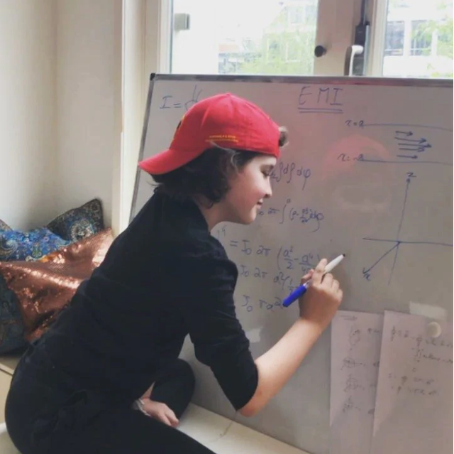 Thần đồng 9 tuổi tốt nghiệp đại học, chuẩn bị nghiên cứu tiến sĩ