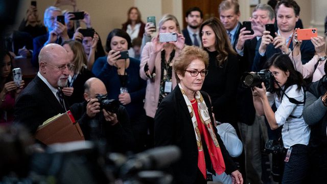 Tổng thống Trump "đại chiến" phiên điều trần luận tội