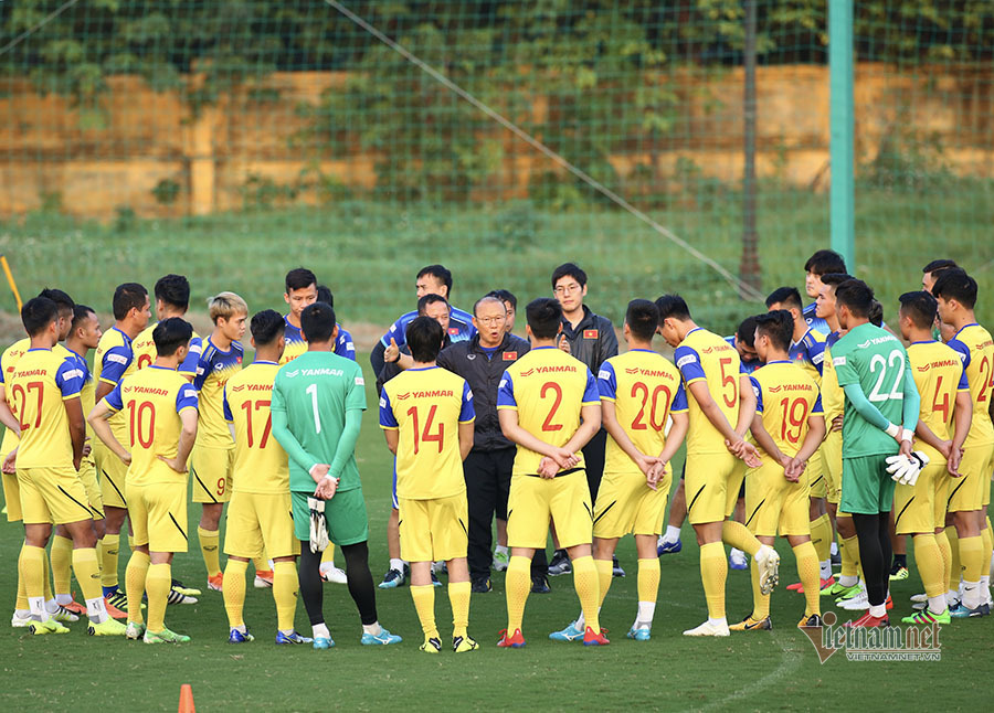 HLV Park Hang Seo đăm chiêu nghĩ kế đấu Thái Lan