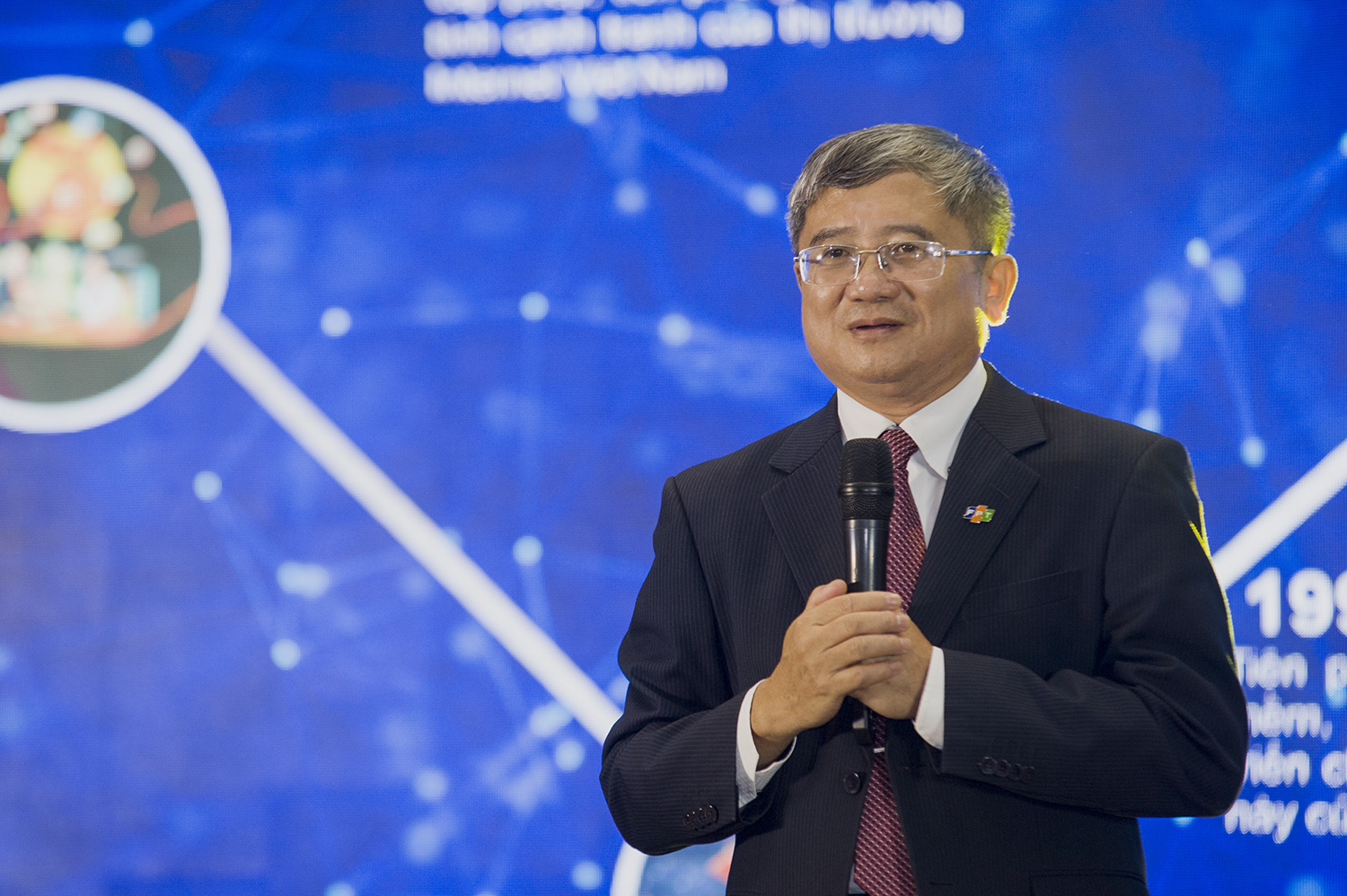Cựu CEO Bùi Quang Ngọc muốn bán 4,5 triệu cổ phiếu FPT