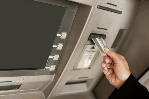 Ba công dân Ukraine bị tình nghi thực hiện hàng loạt vụ trộm cắp tiền tùa ATM tại Chernogori