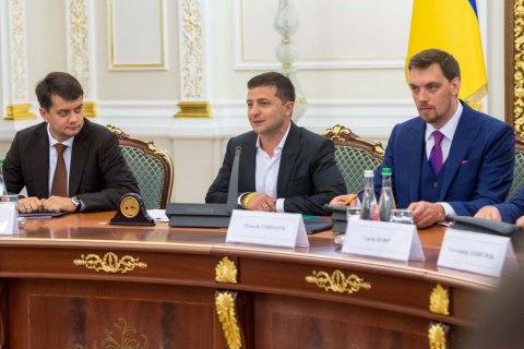 Mối quan hệ giữa người Ukraine với Zelenski, với Honcharuk và với Razumkov xấu đi