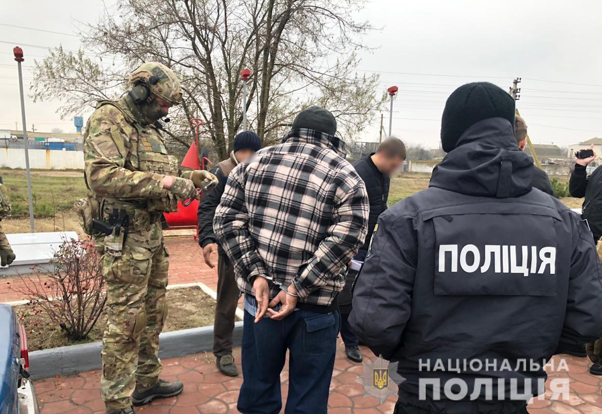 Kherson: Cảnh sát đặc nhiệm bắt nhóm tội phạm có tổ chức bắt cóc, tra tấn người, tống tiền (video)