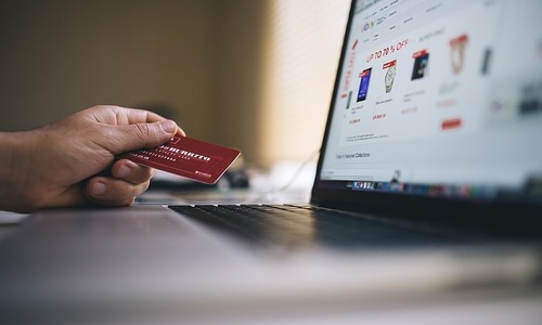 'Săn' hàng Black Friday từ nước ngoài