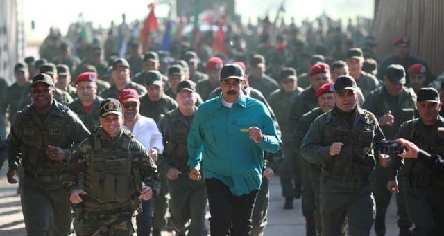 Lo Mỹ sắp hành động, Tổng thống Venezuela lệnh quân đội sẵn sàng chiến đấu
