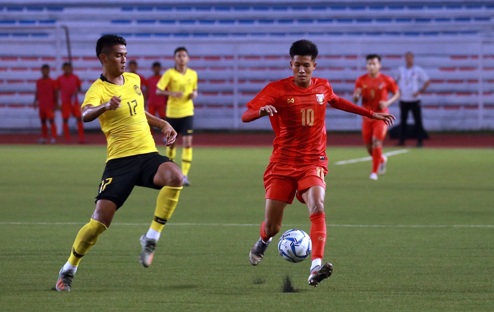 Bóng đá SEA Games 30 hôm nay 2/12: Cuộc chiến vì ngôi đầu
