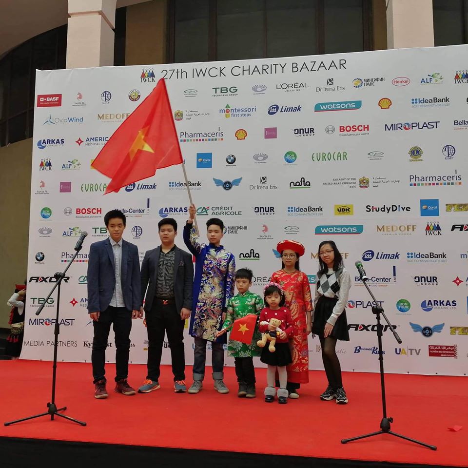 Đại sứ quán Việt Nam tại Ucraina tham dự hội chợ từ thiện 2019