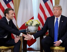 Không khí căng thẳng trong cuộc gặp giữa ông Trump và Tổng thống Pháp