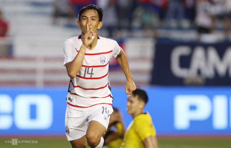 Campuchia vào bán kết SEA Games 30