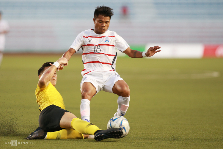 Campuchia vào bán kết SEA Games 30