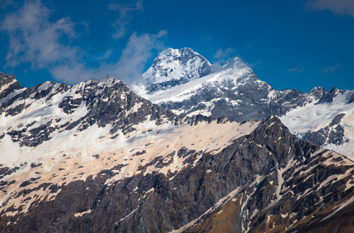 Sông băng trên núi New Zealand chuyển màu đỏ