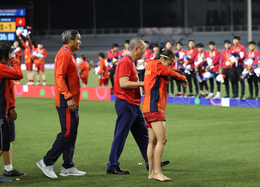Nữ Việt Nam mừng chiến tích lịch sử SEA Games