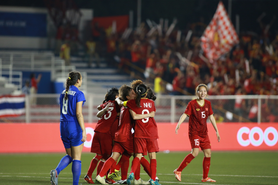 Nữ Việt Nam mừng chiến tích lịch sử SEA Games