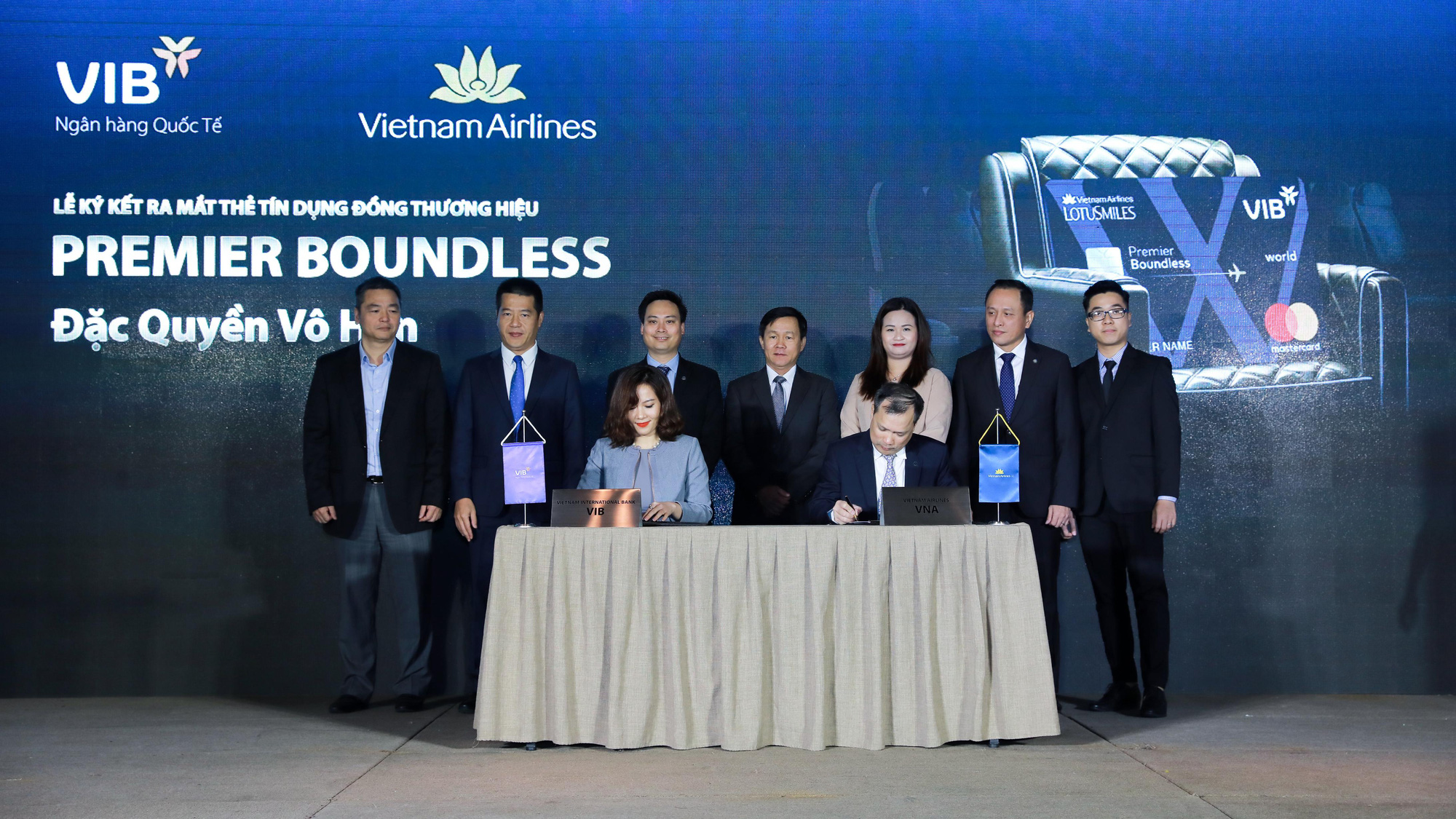 Lần đầu tiên Vietnam Airlines cho mua trả góp vé máy bay lãi suất 0%