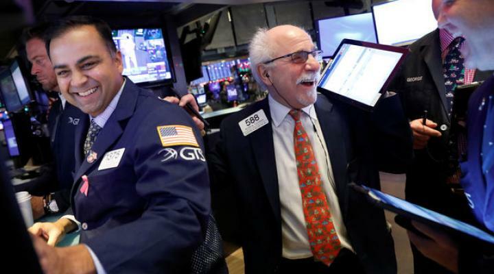 Wall Street lên đỉnh phiên thứ 3 liên tiếp