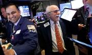 Wall Street lên đỉnh phiên thứ 3 liên tiếp