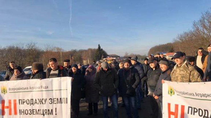 Người biểu tình phong toả đường giao thông trên địa bàn 10 tỉnh Ukraine