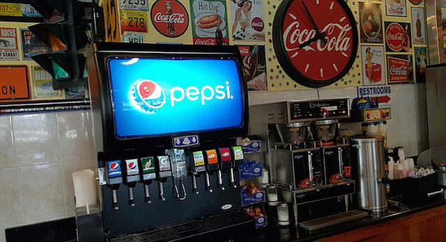 Chiến thuật ‘0 đồng’ giúp Coca Cola và Pepsi thu cả tỷ USD nhờ khiến các cửa hàng nhập duy nhất sản phẩm của mình về bán: Bữa ăn miễn phí chỉ có trong bẫy chuột!