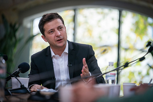 Volodymyr Zelensky - chính trị gia Ucraina duy nhất được đa số người dân tin tưởng
