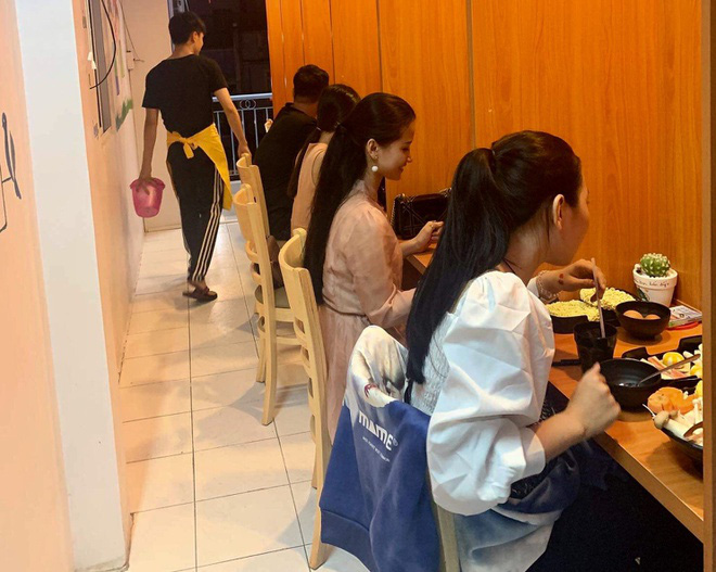 Lẩu 'thoát ế' hút khách