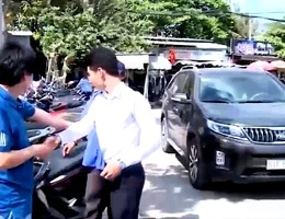 Dịch vụ đưa người say về nhà "nở rộ", 100.000 – 200.000 đồng/lần