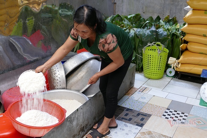 Làng sản xuất bánh chưng Hà Nội tất bật ngày cuối năm