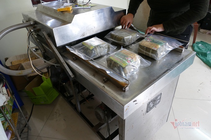 Làng sản xuất bánh chưng Hà Nội tất bật ngày cuối năm