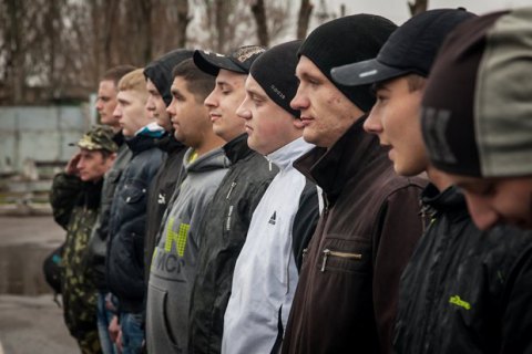 Ukraine: Đối tượng được gọi nhập ngũ lại bắt đầu được triệu tập khi đạt 18 tuổi