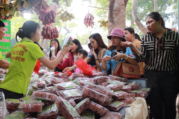 Mua sắm tết vào cao điểm