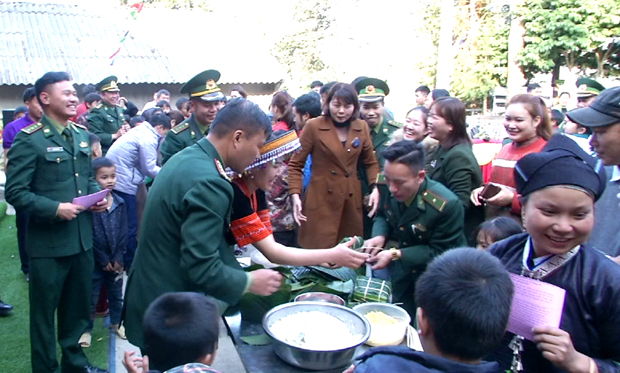 Xuân Biên phòng gắn kết tình quân dân