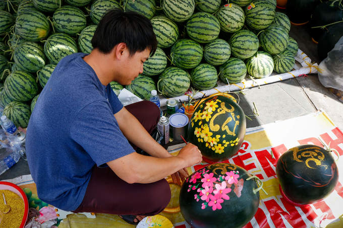 Dưa 'khổng lồ' chưng Tết